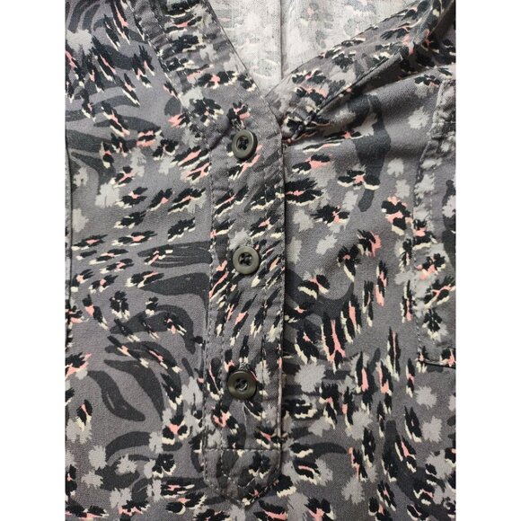 Torrid Womens Button-Front Blouse Size 2X Gray & Pink Abstract Print - Picture 5 of 5